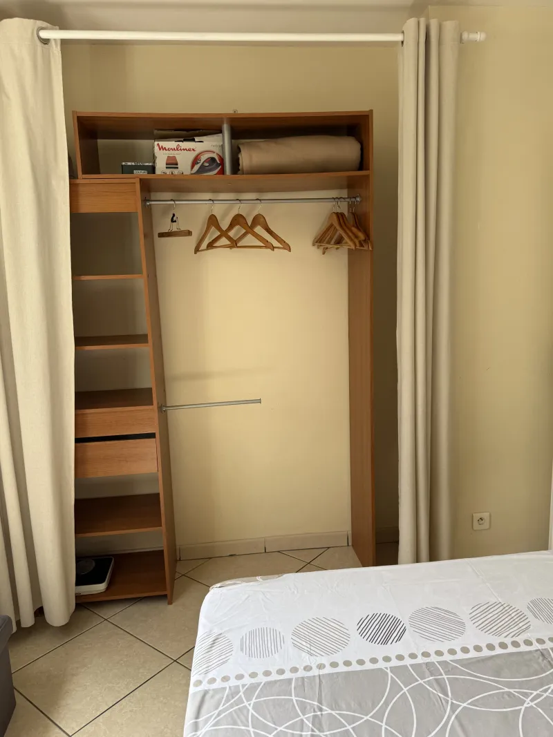 Salle de bain commune en face de la première chambre Villa Bigaradier 