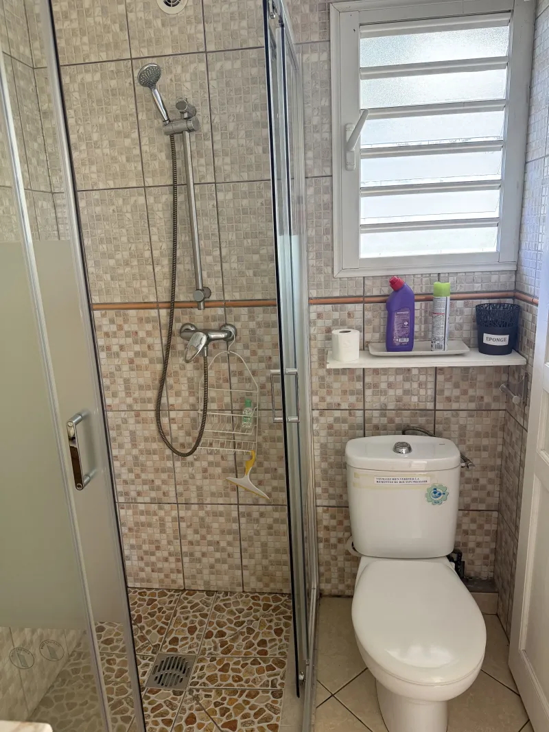 Salle de bain attenante Villa Bigaradier Sainte-Rose