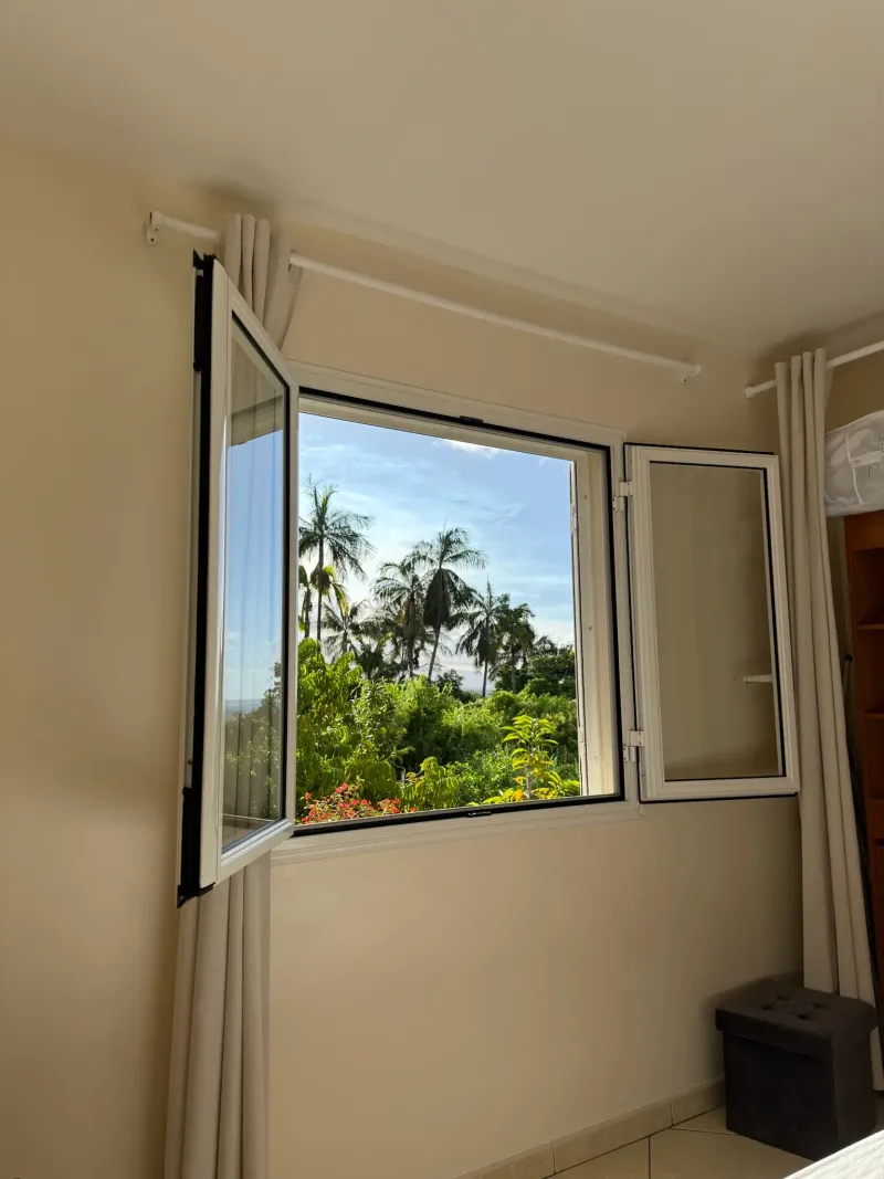 Chambre climatisée Villa Bigaradier location saisonnière Réunion